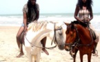 Les soeurs jumelles Gabrielle et Roky Goudiaby en vacances en Gambie