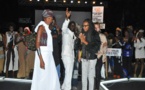 La jeune styliste Selly Raby Kane avec Ella Diagne au défilé "DaKreatives" de Bull Doff