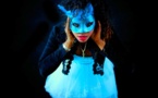 La chanteuse GuiGui et son...  masque à la Lady Gaga!