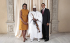 Le président gambien Yayah Jammeh entouré du couple Obama