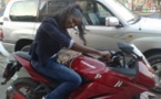 Le mannequin Lissa en moto!