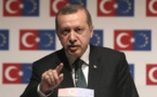 Le Premier ministre turc Erdogan, qui se dit ouvert aux "exigences démocratiques", rejette les actions violentes