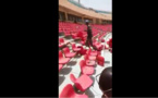 VIDEO / Arène nationale: Les lutteurs sanctionnés réparent les chaises saccagées par leurs supporters