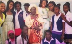 Michelle Obama et sa fille Malia avec les élèves du collège Martin Luther King