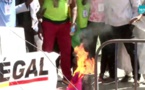 URGENT : Place de la Nation le drapeau LGBT brulé en Direct