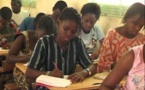 Pour honorer la mémoire de leur camarade, ils décident de ne pas se présenter à l’examen.