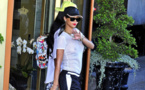 Rihanna exhibe ses tétons en portant un top transparent