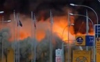 Spectaculaire incendie à l’aéroport de Nairobi (Kenya).