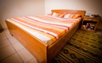 Il trouve une inconnue nue sur son lit et…