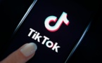Un TikTok d'une nounou de 23 ans dansant avec son employeur masculin est devenu viral.