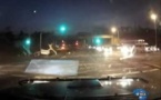 [Vidéo] Accident très choquant: Un camion qui ramasse tout sur son passage. (âmes sensibles s’abstenir)