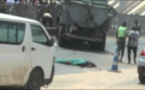 Urgent / Patte d'Oie: Un conducteur de scooter mortellement écrasé par un camion (image choquante, âmes sensibles s'abstenir)