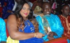 Aziz Ndiaye très heureux avec son épouse 