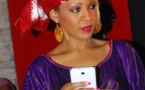 Viviane Chidid et son téléphone