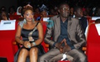 Quand Titi exhibe gravement ses cuisses devant les photographes !