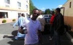 Assane Faye, le batteur de la Génération consciente devant l'hotel Sheridan de New York