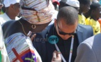 Mimi Touré en pleine discussion avec Souleymane Jules Diop