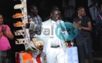 [PHOTOS] Le lead vocal du Nokoss Band se fait arroser de billets de banque par ses fans