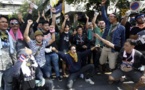 Thaïlande: la police laisse les manifestants entrer dans le siège du gouvernement