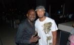 Chon pose avec l’international Malien Seydou Keita !