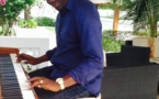 Dj prince de la RTS joue au piano !