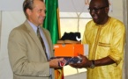 Don du matériel sportif à la fondation OlympAfrica