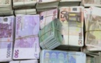 Un cambiste surprend un commerçant avec des faux billets de 50 dollars