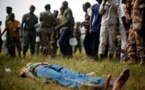 [PHOTOS] Bangui : des soldats lynchent un ex-rebelle présumé (âmes sensibles s'abstenir)