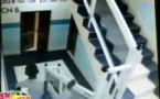 Vidéo: Il a été filmé en flagrant délit de vol dans les locaux de la Sen Tv