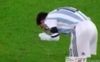 Vidéo: Messi vomit en plein match