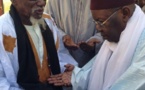 La chaleureuse poignée de main entre Serigne Cheikh Sidy Mokhtar et Serigne Abdoul Aziz Al Amine