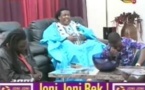 Wally Ballago Seck pleure et se prosterne aux pieds de son marabout