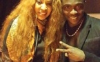 Bour Guéwel pose avec Viviane Chidid 
