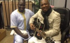 Salam Diallo pose avec le grand Sékouba Bambino 