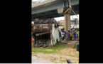 Dakar: Chute spectaculaire d’un camion d’ordures sur le pont de la VDN 3