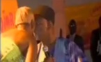 Le bouche-à-bouche de Ndèye Guèye en plein Sabar. Regardez
