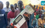 Louga / Keur Momar Sarr : Abdoulaye Diop offre des lampadaires et enveloppes aux villages