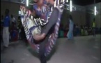 Sabar: la danseuse excitée par les battements de "Tam Tam". Regardez