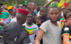 L'incroyable ambiance devant le Palais présidentiel : Les supporters scandent "Macky Sall, Macky Sall