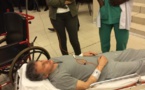 Photo - Bibo Bourgi couché sur un lit d’hôpital en plein procès
