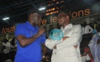 Serigne Mbacké Ndiaye et Ousmane Tanor Dieng en pleine discussion au stade Senghor