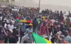 Gazé par les forces de l’ordre : Ousmane Sonko sort de sa voiture avec une cagoule