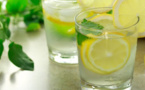 10 avantages à boire de l’eau tiède citronnée chaque matin