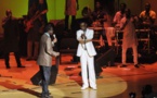 Vidéo - Thione Seck en larmes dans les bras de Youssou Ndour