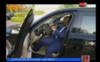 Vidéo-Au Palais, le président Macky conduit lui-même sa voiture