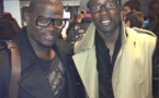 Sidy Samb pose avec le promoteur de spectacle Makhtar Diop