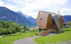 Vous ne voudriez pas vivre dans ce chalet car il est trop petit ! Et pourtant, ce qu'il cache est fascinant...