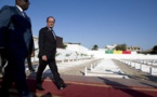 Visite au cimetière de Thiaroye : Macky Sall donne un coup de tête à un caméraman