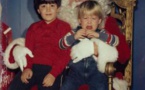 Ils se prennent en photo sur les genoux du Père Noël depuis 34 ans