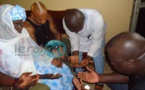 (02) Photos : La maman de Yékini en compagnie de El Hadji Diouf et Salam Diallo 